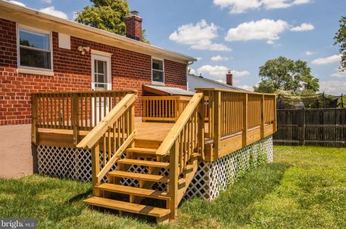 4706 Creek Shore Dr, Rockville MD  20852-2407 exterior