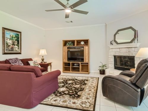 4333 Cyn Gln Cir, Austin TX 78732-2185 exterior