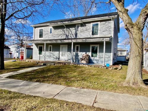 254 Saginaw St, Lake Nepessing, MI 48446-2604