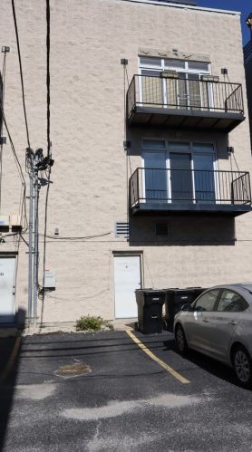 2151 Roscoe St, Chicago IL  60618-6262 exterior