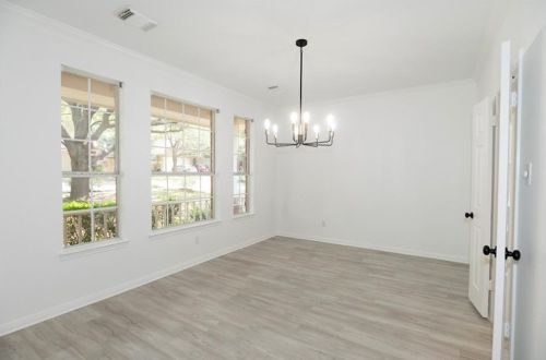 1921 Chasewood Dr, Austin TX  78727-6373 exterior