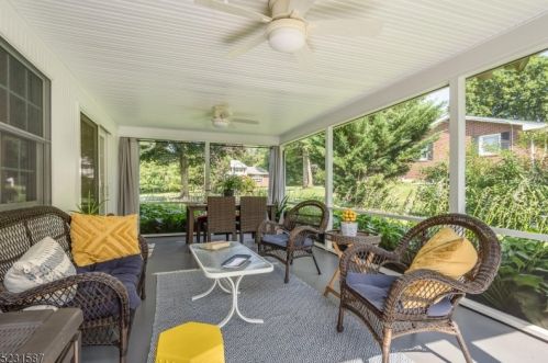 3 Hillside Dr, Clinton NJ 08809-1244 exterior