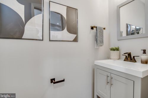 31 V St, Washington DC  20001-1012 exterior