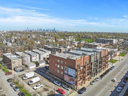 2847 Pulaski Rd, Chicago, IL 60641-5419