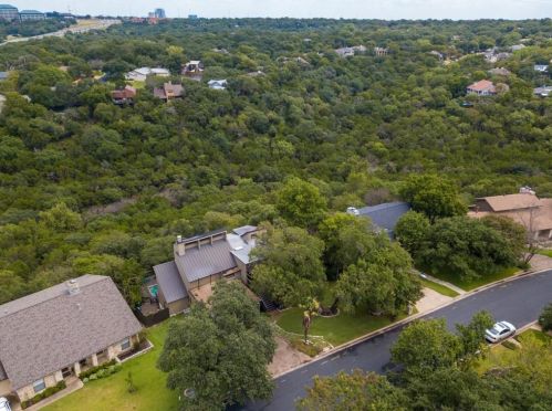 8607 Appalachian Dr, Austin TX  78759-7929 exterior