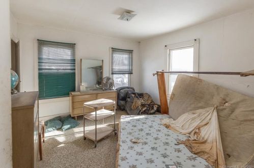 130 High St, Derby CT 06418-2071 exterior