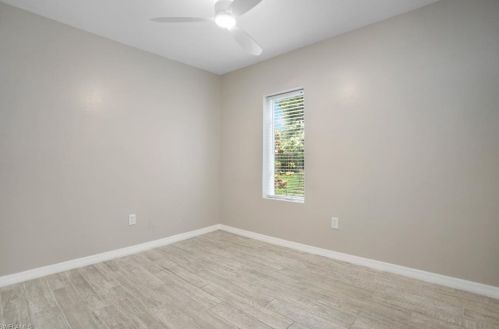 1423 Shadowlawn Dr, Naples FL 34112-4850 exterior