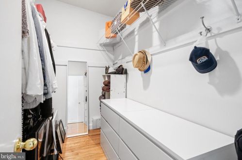 2455 Carpenter St, Philadelphia PA 19146-3907 exterior