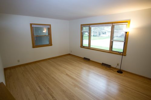 2762 110th St, Milwaukee, WI 53227-3015