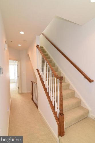 713 Carpenter Rd, Alexandria VA  22314-6227 exterior