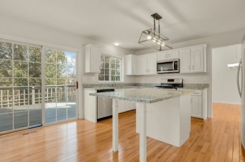 1715 Vlg Ct, Bull Valley IL 60014-2010 exterior