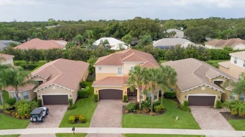6606 Marbella Dr, Naples FL 34105-5040 exterior