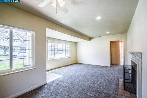 1381 Rosemary Ln, Concord CA 94518-3727 exterior