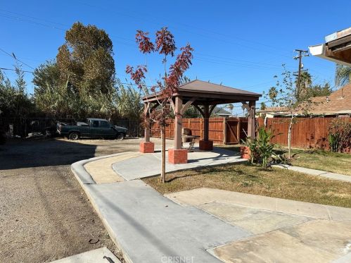 37 Garden Dr, Bakersfield CA 93307-5255 exterior