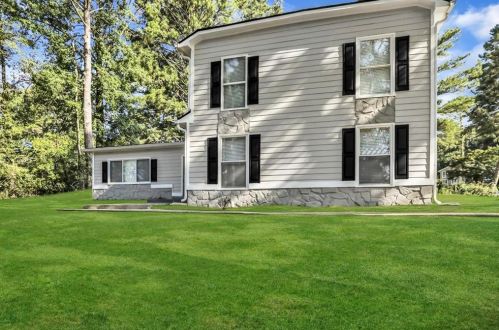 5825 Albans Cir, Lithonia GA  30058-5689 exterior