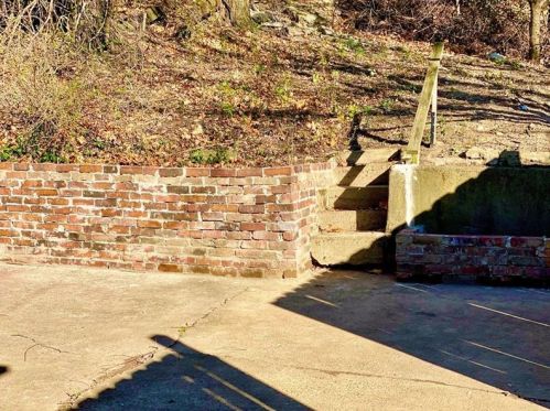 1900 Meadville St, Pittsburgh PA 15214-4012 exterior