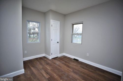 424 Pitman Ave, Trenton NJ  08610-3806 exterior