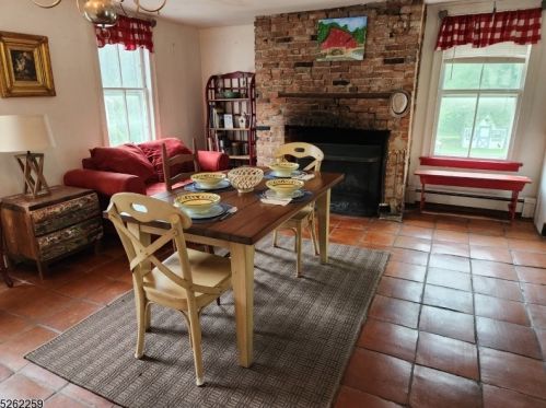 35 Main St, Clinton NJ 08809-1250 exterior