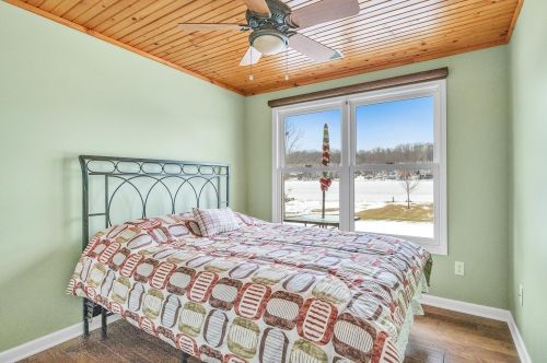 65526 Peninsula Dr, Cassopolis MI 49031-8530 exterior