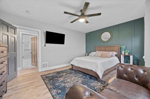 109 Rhodes Ave, Pittsburgh PA  15220-2615 exterior