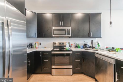 1958 8th St, Philadelphia PA 19122-2023 exterior