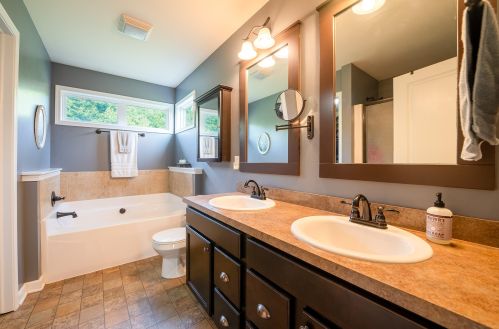 6308 Norfolk Dr, Meskegon MI 49444-7894 exterior