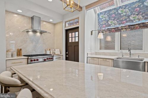 613 Royal St, Alexandria VA  22314-2031 exterior