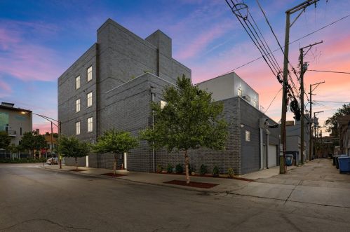 1601 Pearson St, Chicago IL 60622-5125 exterior