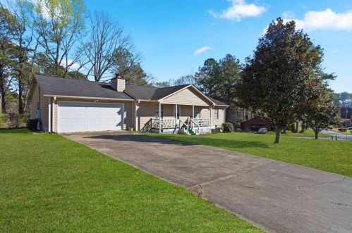 4376 Housworth Dr, Lithonia GA  30038-4632 exterior