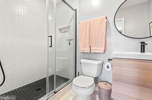 1265 Owen Pl, Washington DC 20002-2807 exterior