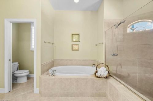 7476 Treeline Dr, Naples FL 34119-9727 exterior