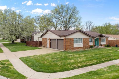 5454 Langsworth Dr, Saint Louis, MO 63129-3625