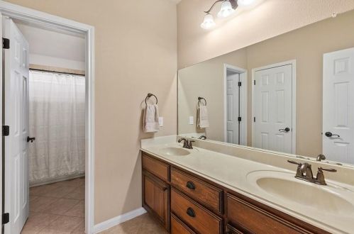 5120 Allamanda Dr, Austin TX 78739-2120 exterior