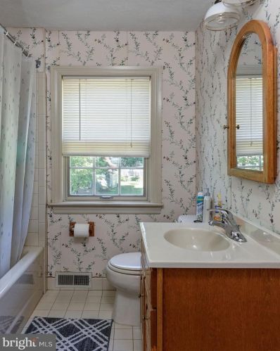 126 Homestead Ave, Tavistock NJ 08033-2732 exterior