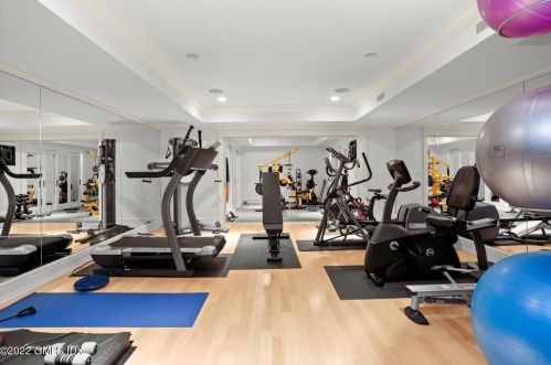 59 Mooreland Rd, Greenwich CT 06831-2645 exterior