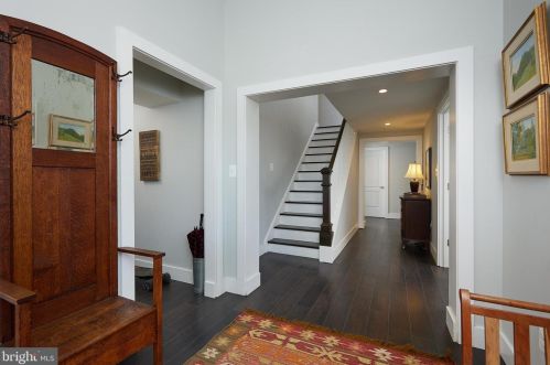 6825 Old Chesterbrook Rd, Mc Lean VA 22101-4408 exterior