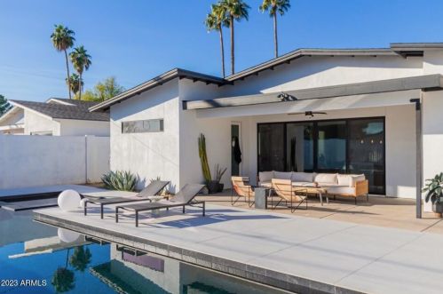 2205 Clarendon Ave, Phoenix AZ  85015-5436 exterior