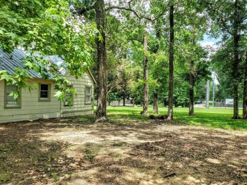 918 Mohawk Dr, Montgomery TX  77316-5162 exterior