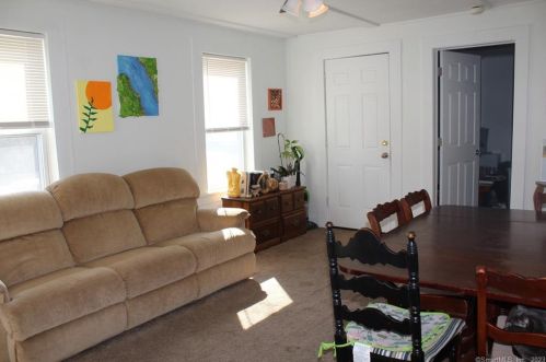 19 Alden Ave, Enfield CT 06082-2801 exterior