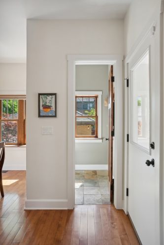 2955 Sunnyside Ave, Chicago IL 60630-3923 exterior