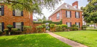 2511 Willowick Rd, Houston TX  77027-2501 exterior