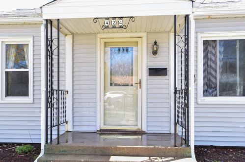 424 88th St, Milwaukee, WI 53214-1324