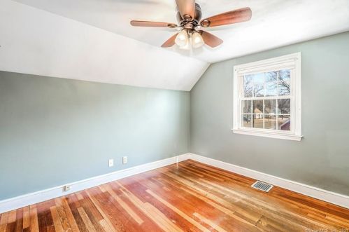 12 Monroe St, North Haven CT 06473-1813 exterior