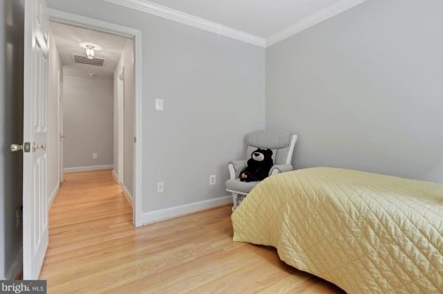 7701 Midday Ln, Alexandria VA 22306-2522 exterior