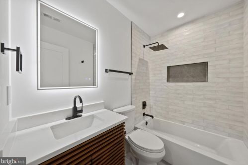 2706 Valley Dr, Alexandria VA  22302-2845 exterior