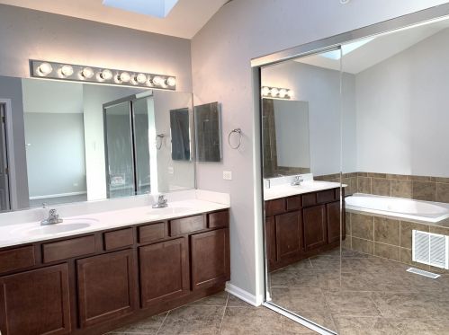 6601 Old Plank Blvd, Matteson IL 60443-1696 exterior