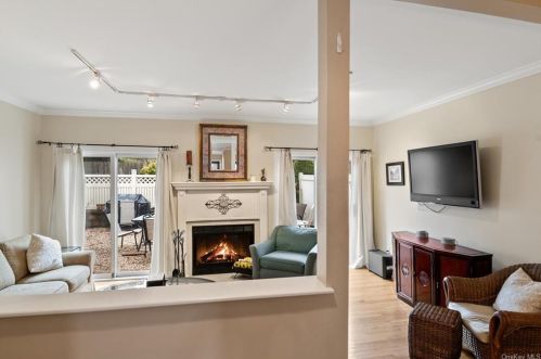 74 Leroy Ave, Valhalla NY 10595-1437 exterior