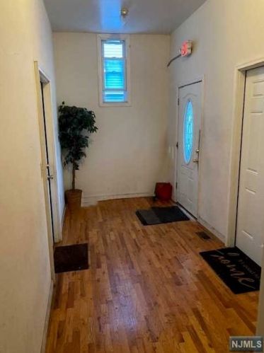 224 7th St, Newark NJ  07102-2413 exterior