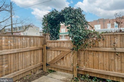 829 Shippen St, Lancaster PA  17602-2043 exterior