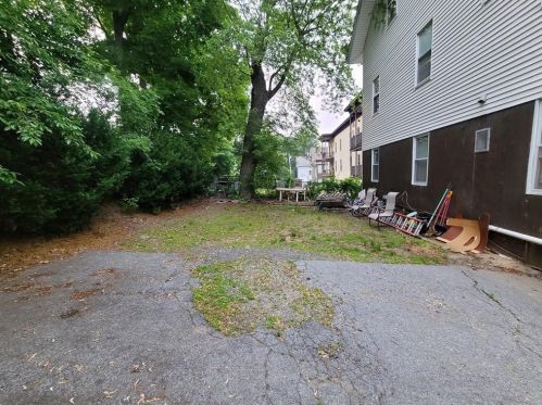 212 1 Ave, Woonsocket RI 02895-4001 exterior